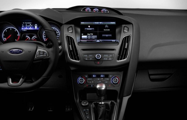 2015 Ford Focus ST steering and music system