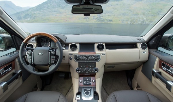2015 Land Rover Discovery interior