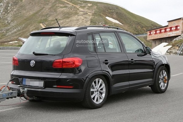 2016 Volkswagen Tiguan rear and side profile