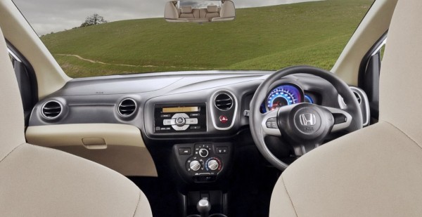 Honda Mobilio Dashboard and steering wheel