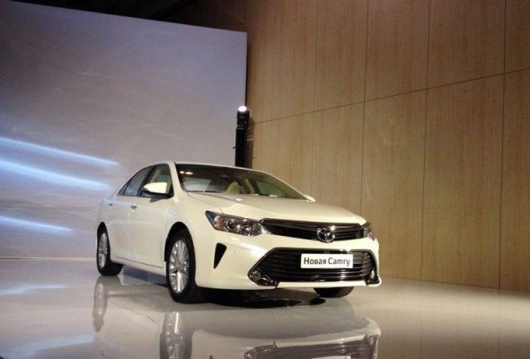 2015 Toyota Camry facelift alloys and new design