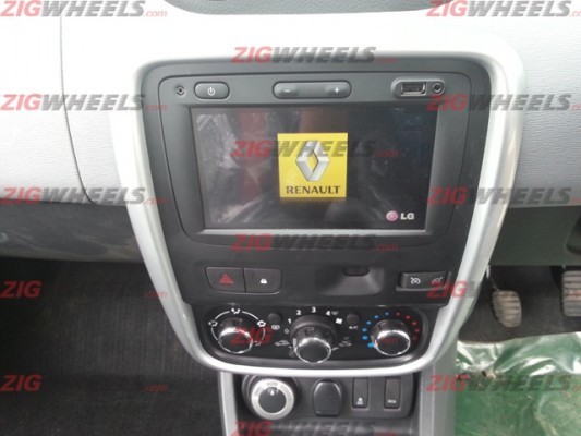 Renault Duster 4WD touch screen