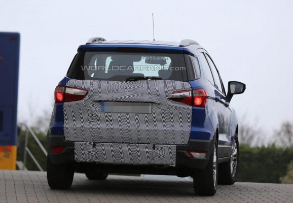 Ford EcoSport facelift without spare wheel mounted on rear door
