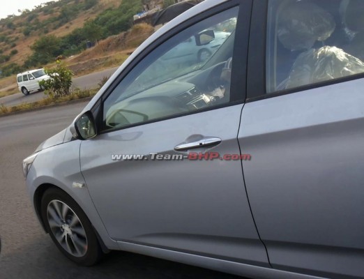 Hyundai Verna facelift spied side profile and interiorsHyundai Verna facelift spied side profile and interiors