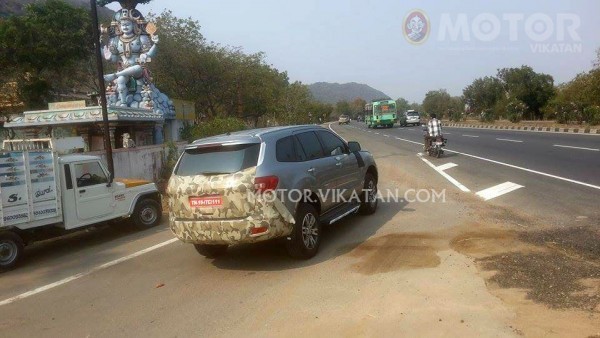 New Ford Endeavour spied in India side