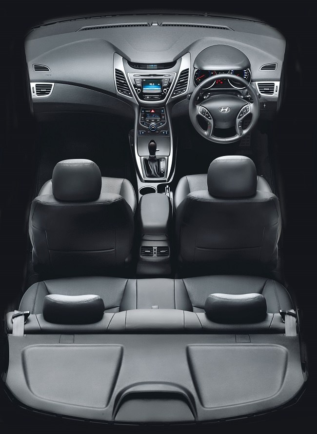 New Hyundai Elantra interior picture