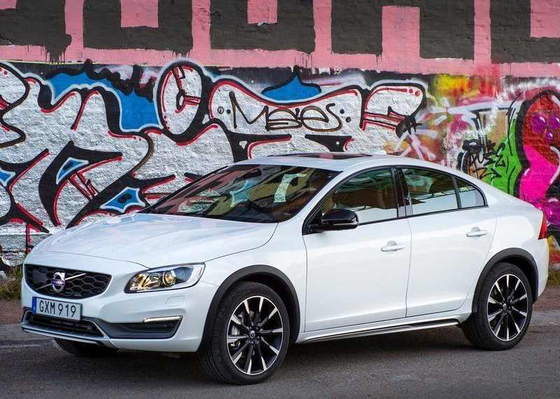 Volvo S60 Cross Country India side profile