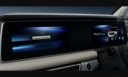 महिंद्रा XUV700 touchscreen