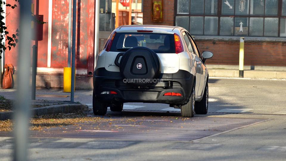Fiat Punto Adventure Crossover Spotted; India Launch by mid 2014