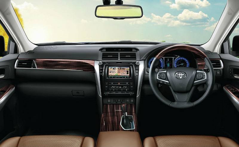 2018 Toyota Camry Hybrid Interior