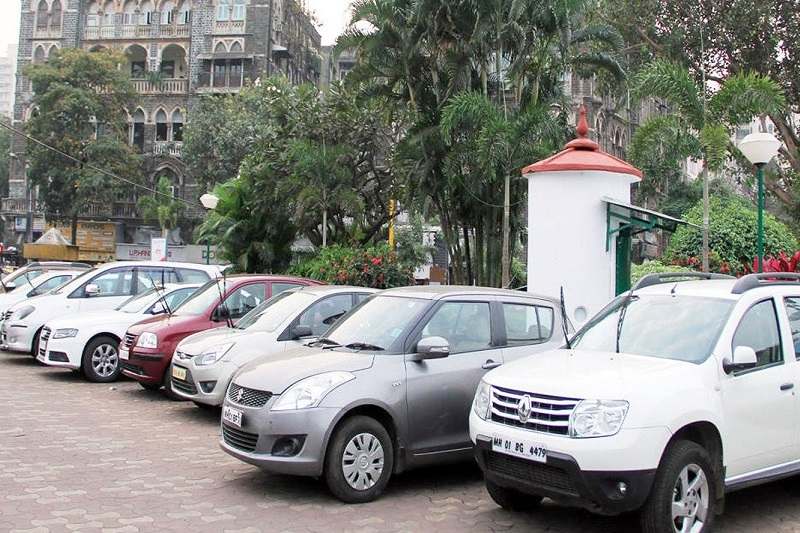 Illegal Car Parking In Mumbai