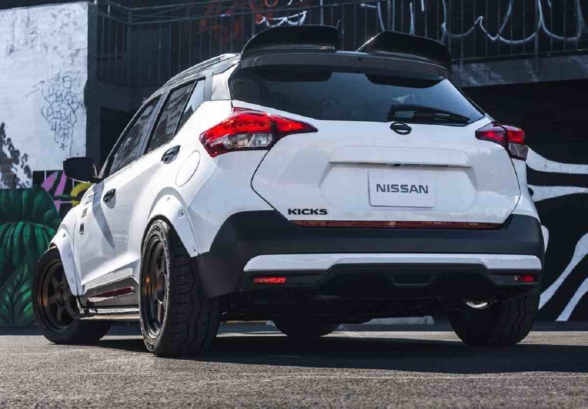 Nissan Kicks Street Sport rear