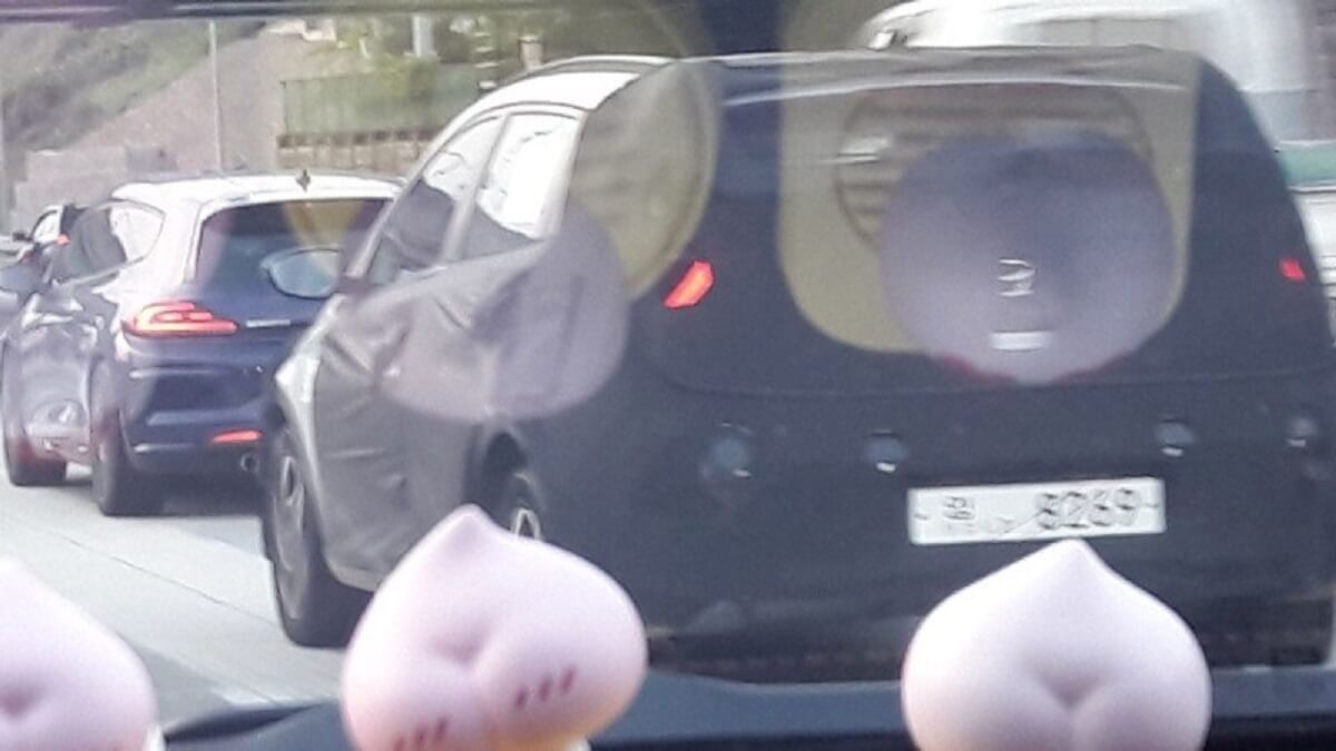 Hyundai 7-Seater MPV Spied (1)