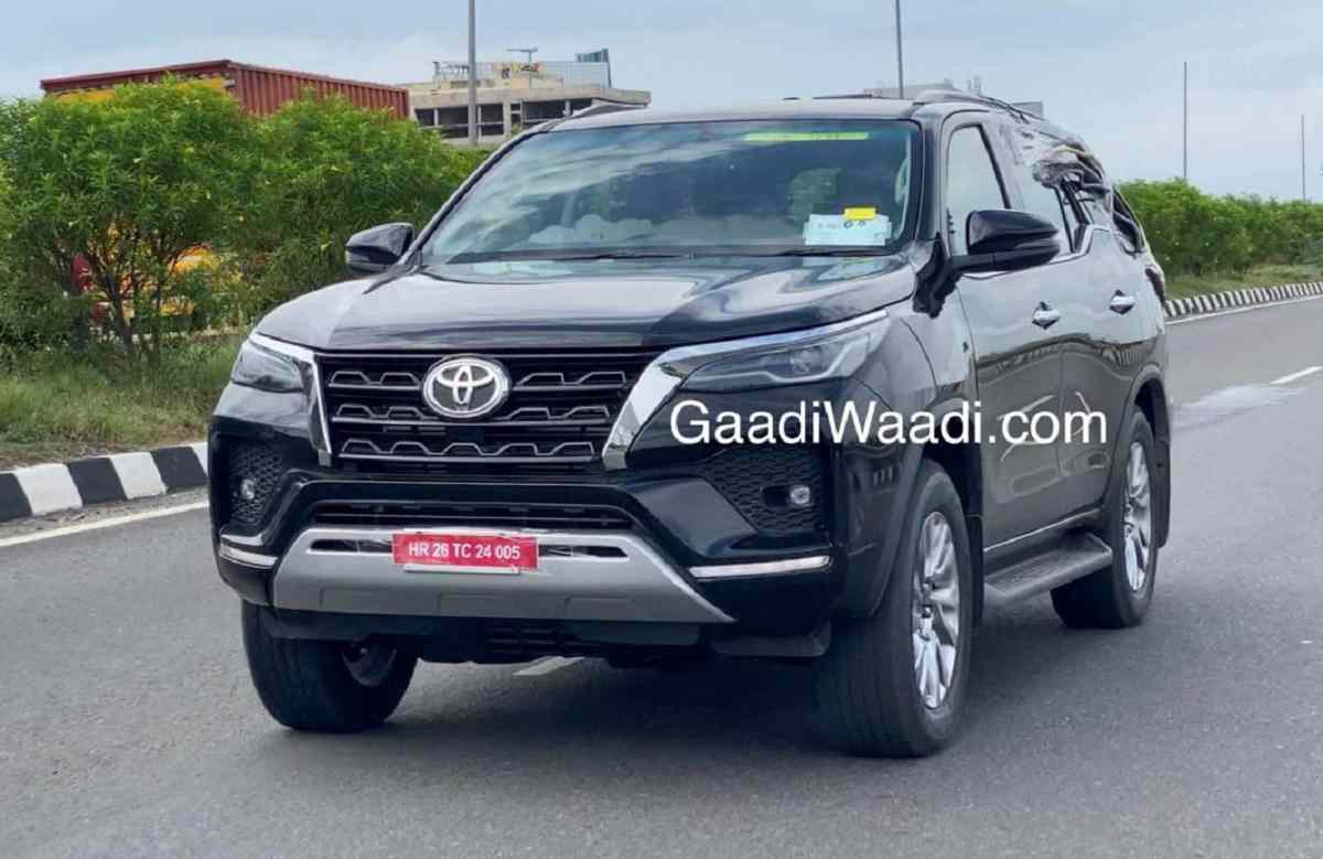 Toyota Fortuner facelift spied India