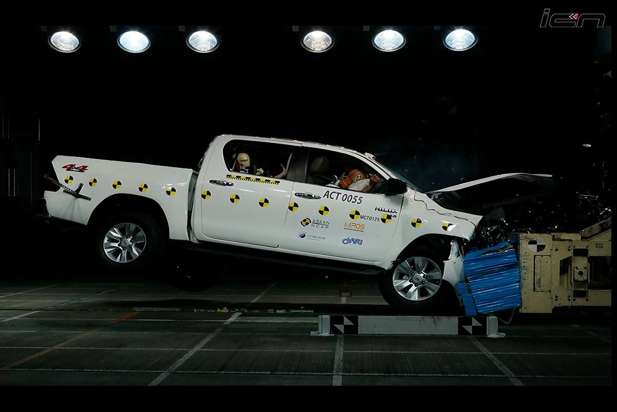 Toyota Hilux Crash Test