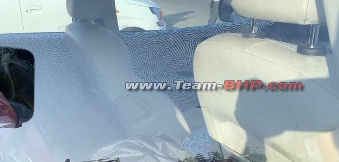 2021 Mahindra XUV500 Diesel Seat MT Spied