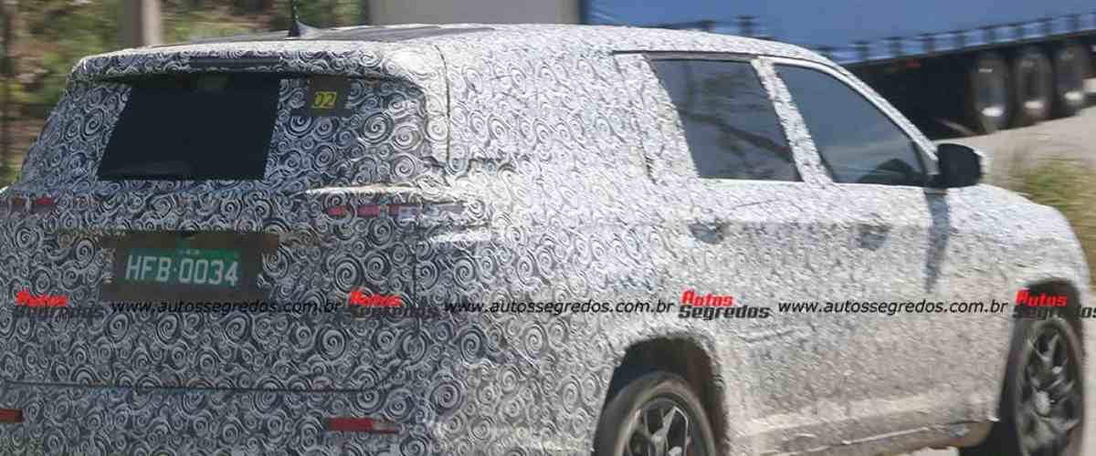 Jeep 7-seater SUV Spied side