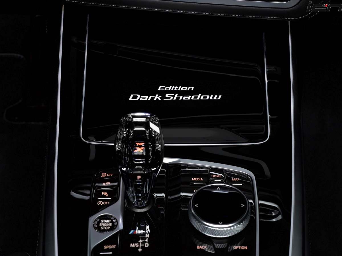 BMW X7 Dark Shadow Edition Gear selector