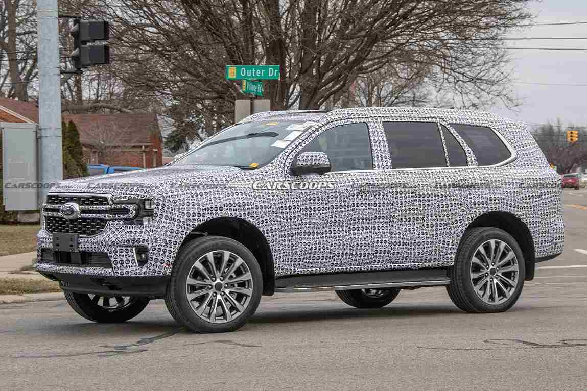 new-gen Ford Endeavour Spied side