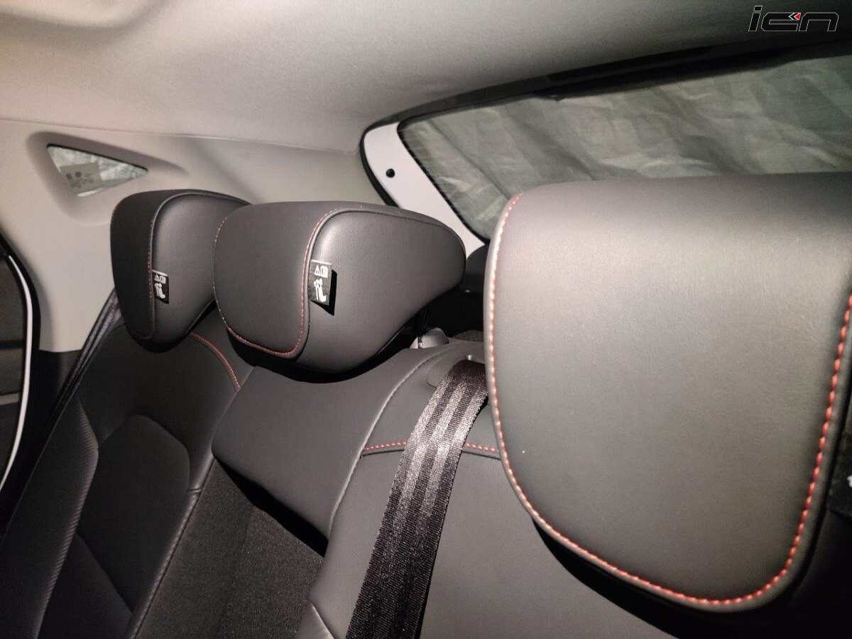 2022 MG ZS ELectric 2nd row headrest