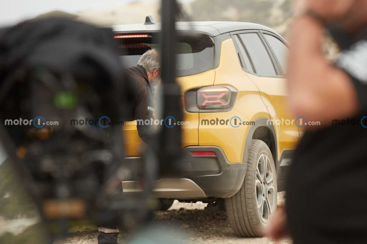 Jeep small SUV tail-lights spied