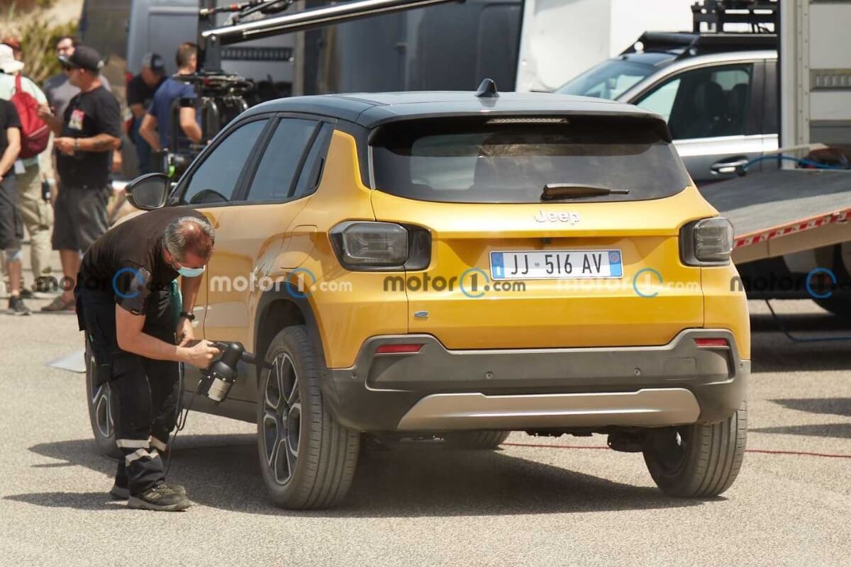 New Jeep Compact SUV Revealed Spied