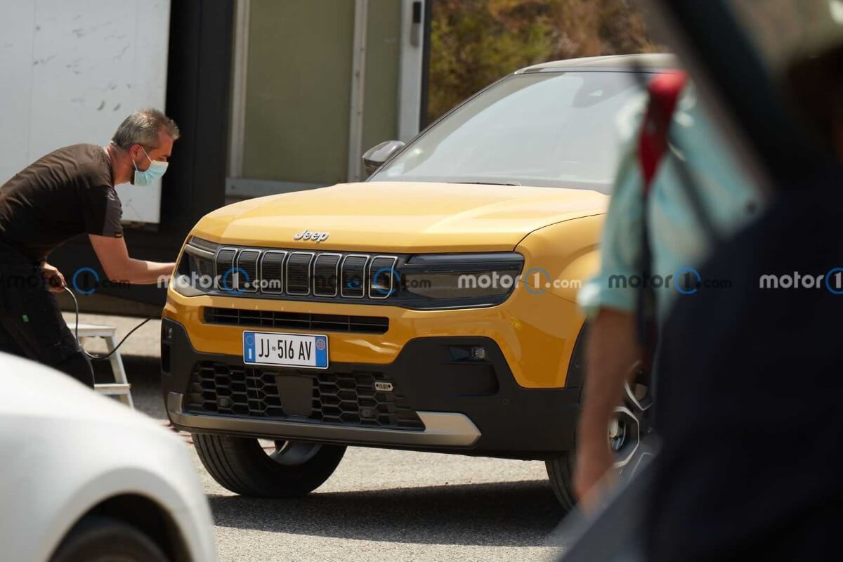 New Jeep Compact SUV Spied