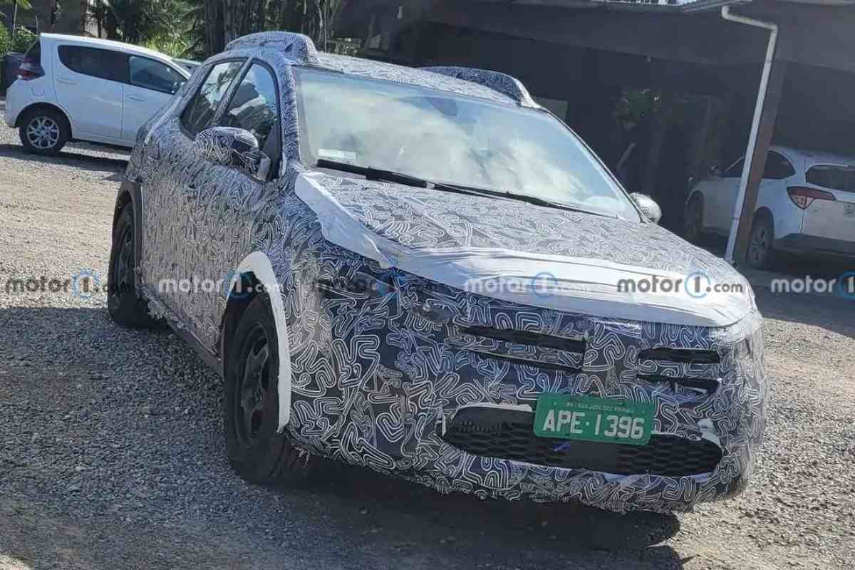 Renault compact SUV Spied