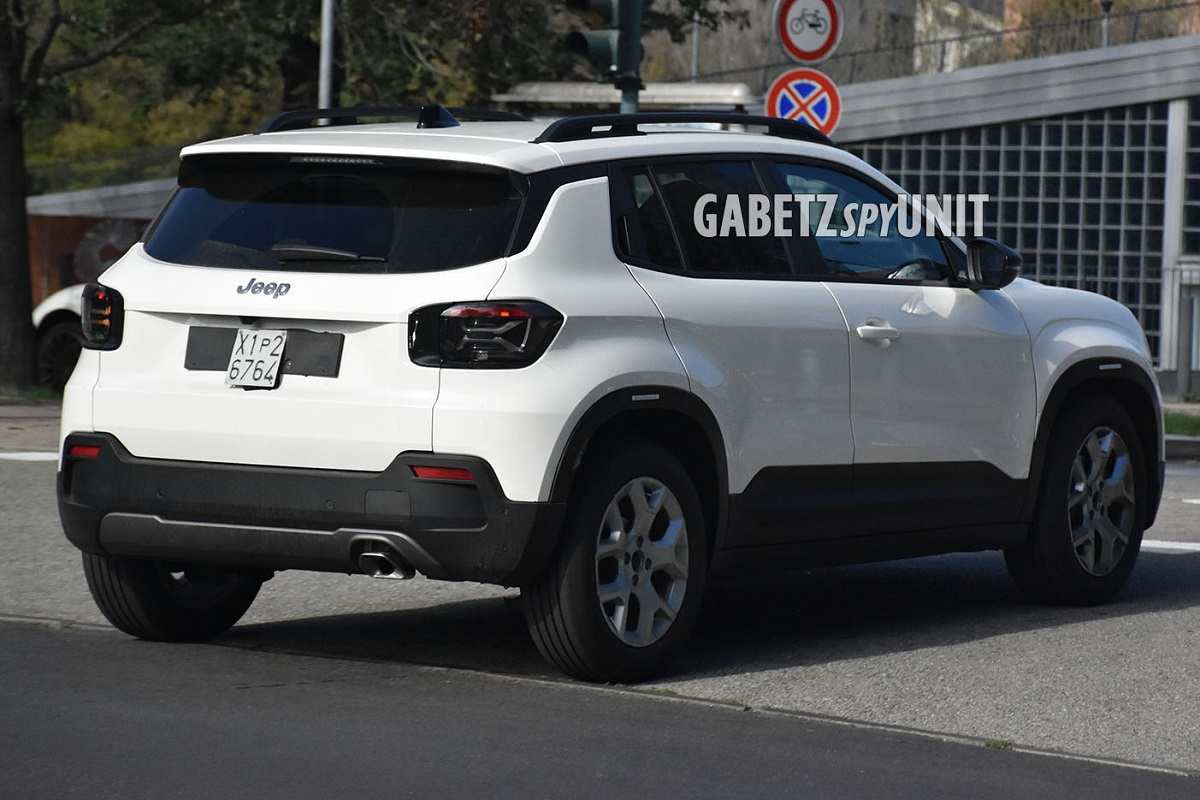 Jeep Avenger Petrol spied