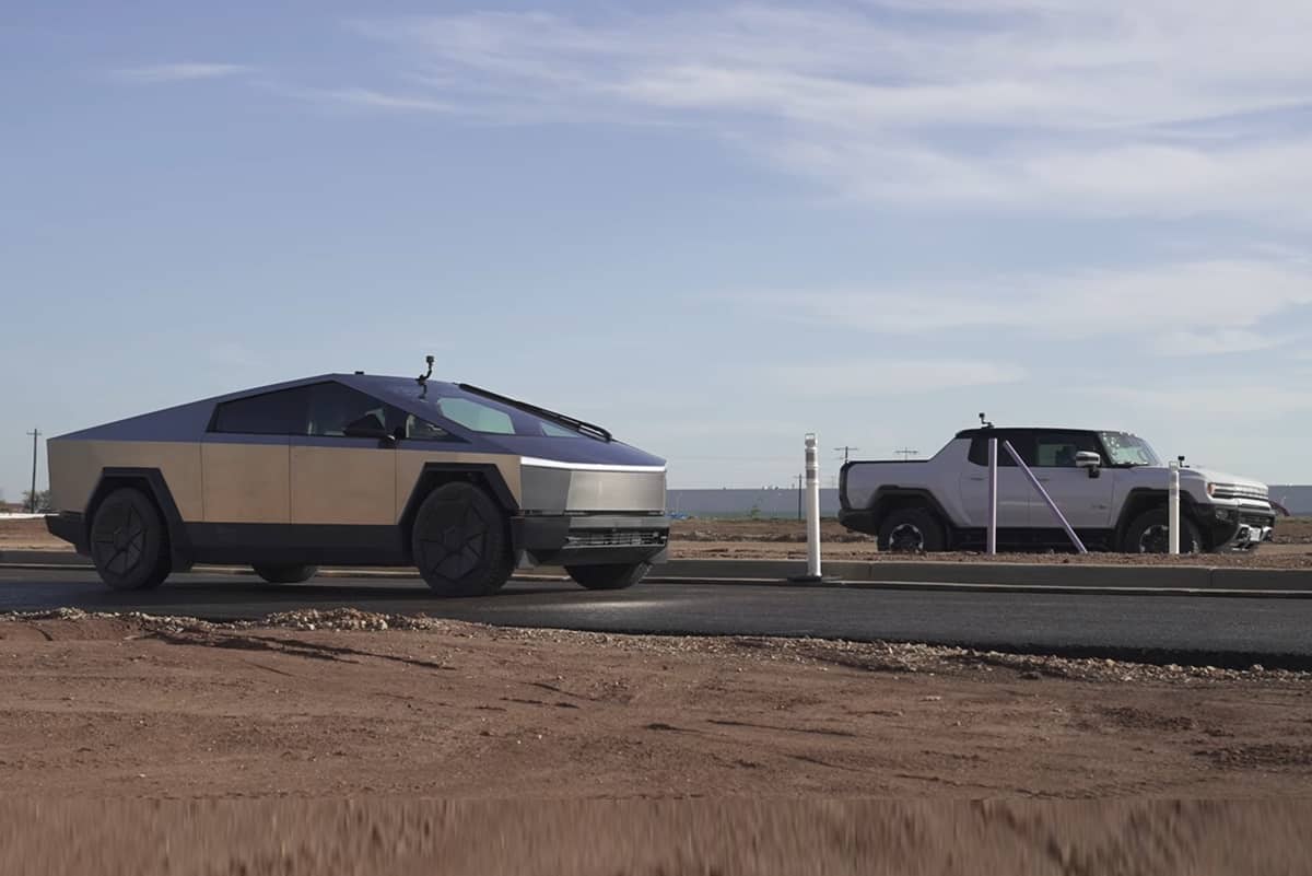 Tesla Cybertruck Hummer Drag Race